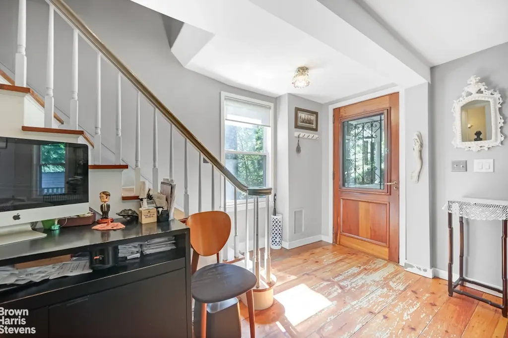 2253 Edsall Avenue New York City NY 10463