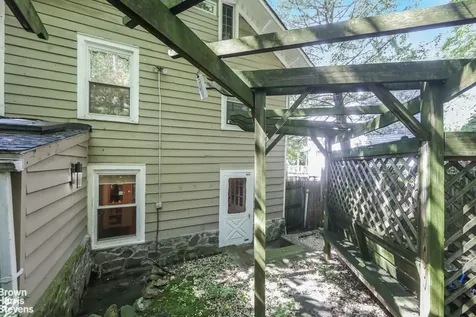 2253 Edsall Avenue New York City NY 10463