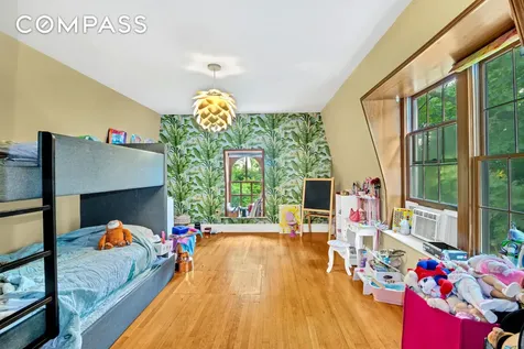 117 Tysen Street New York City NY 10301