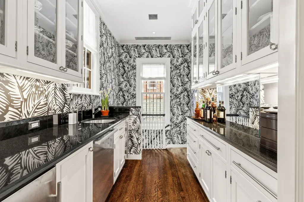 116 E 70th Street New York City NY 10021