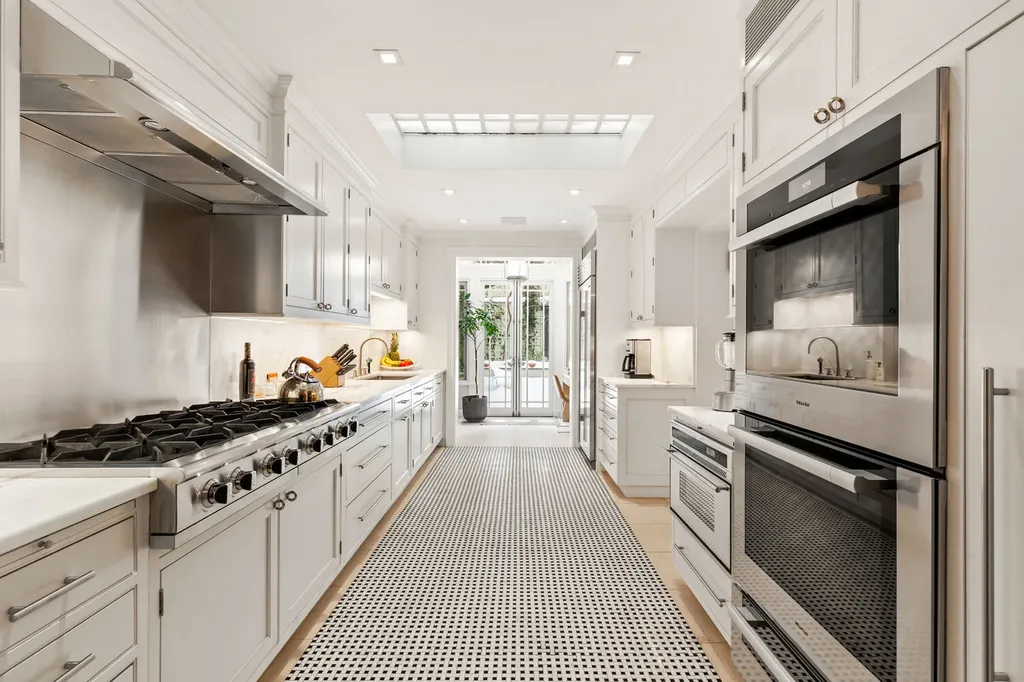 116 E 70th Street New York City NY 10021