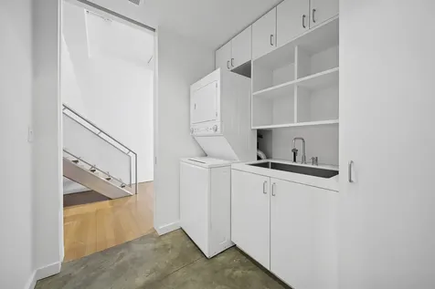245 7th Avenue New York City NY 10001
