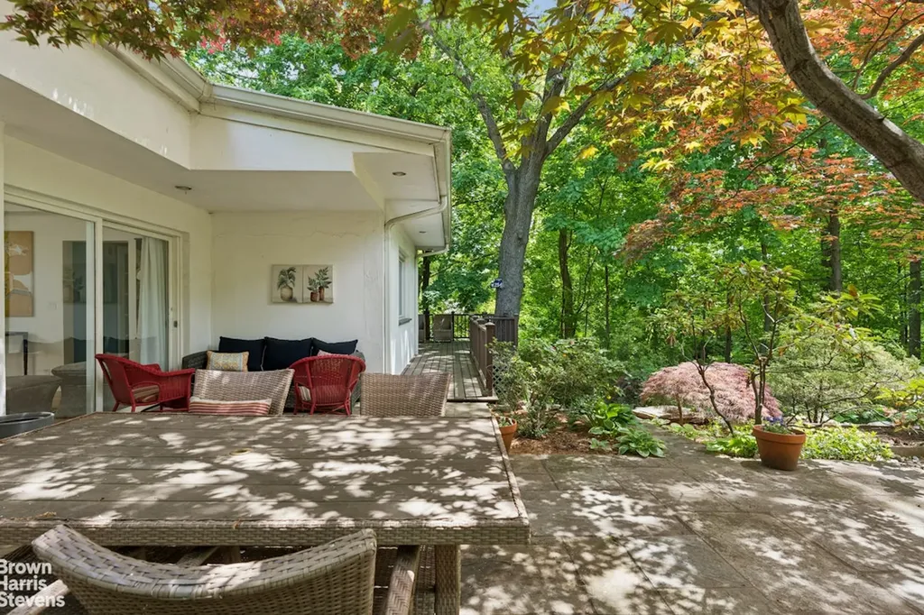 383 W 254th Street New York City NY 10471