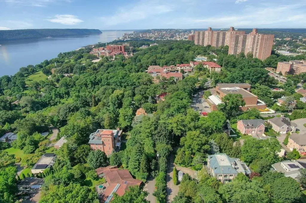 5440 Independence Avenue New York City NY 10471