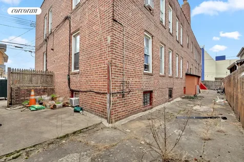 95-07 Cresskill Place New York City NY 11435