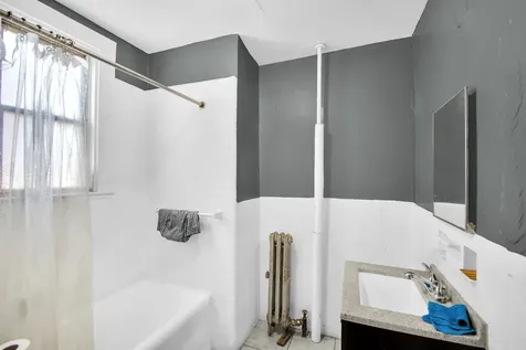 95-07 Cresskill Place New York City NY 11435