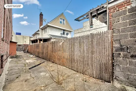 95-07 Cresskill Place New York City NY 11435