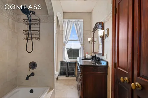 351 St Pauls Avenue New York City NY 10304