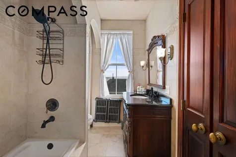 351 St Pauls Avenue New York City NY 10304
