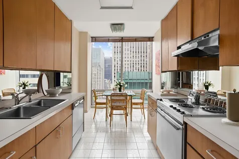 641 5th Avenue New York City NY 10022