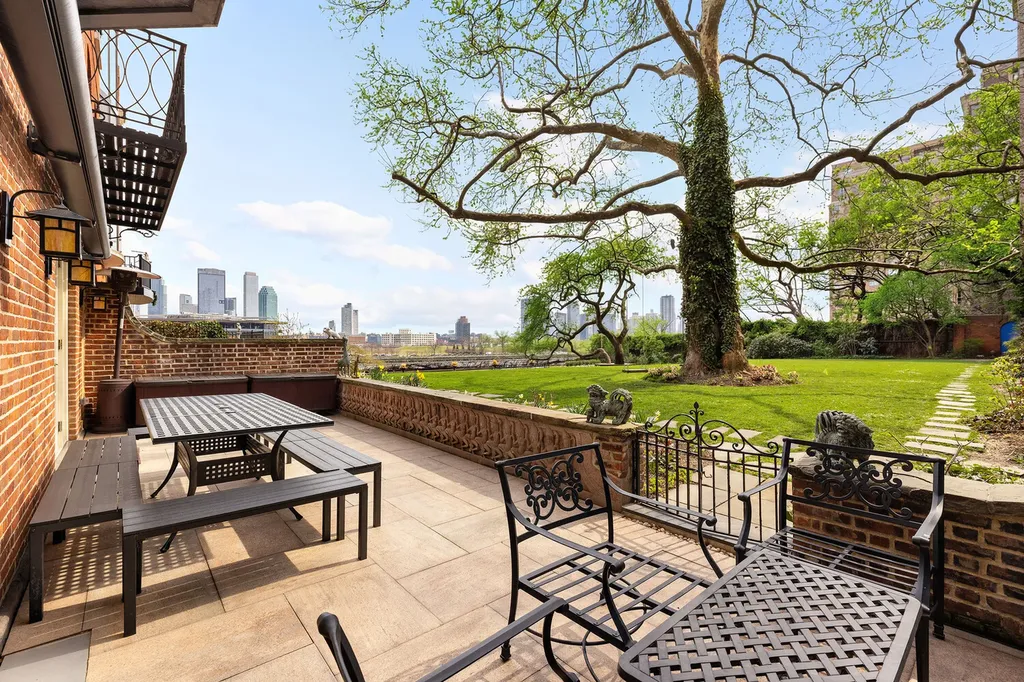 6 Sutton Square New York City NY 10022