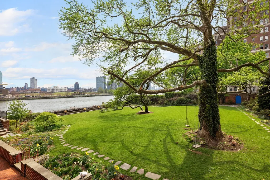 6 Sutton Square New York City NY 10022