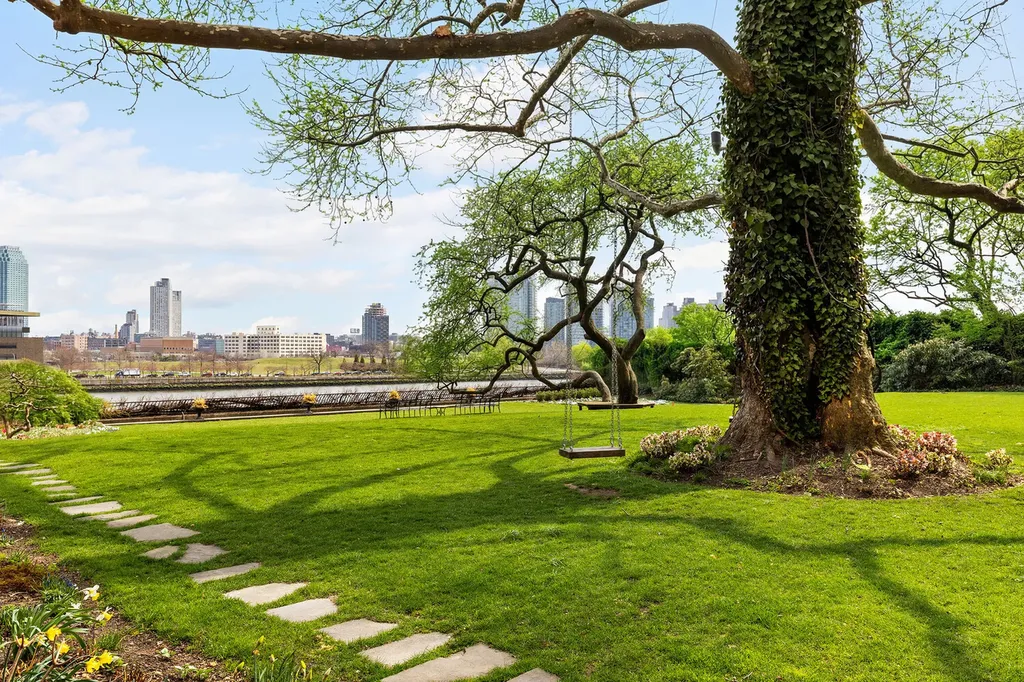 6 Sutton Square New York City NY 10022