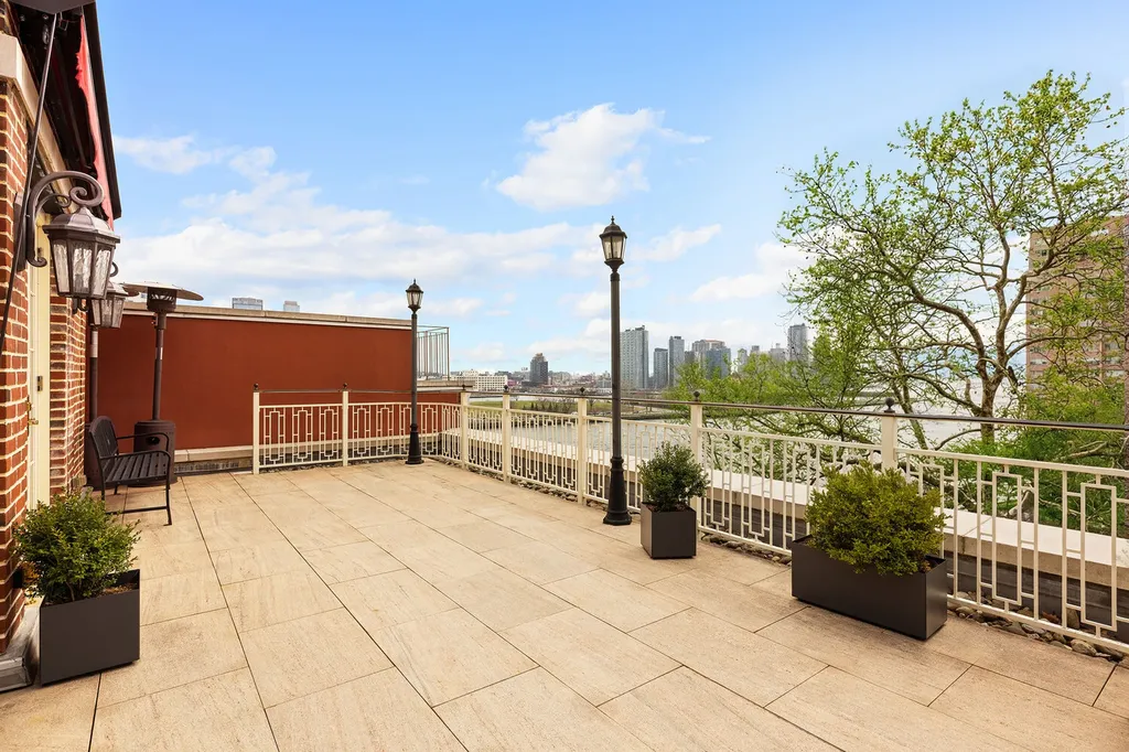 6 Sutton Square New York City NY 10022