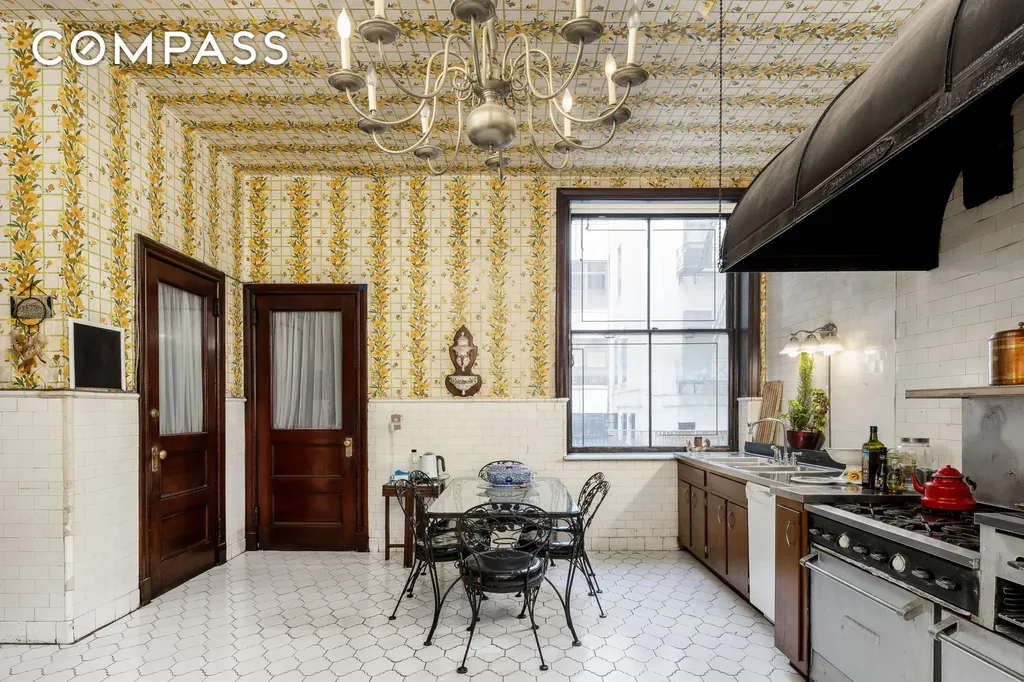 21 E 81st Street New York City NY 10028