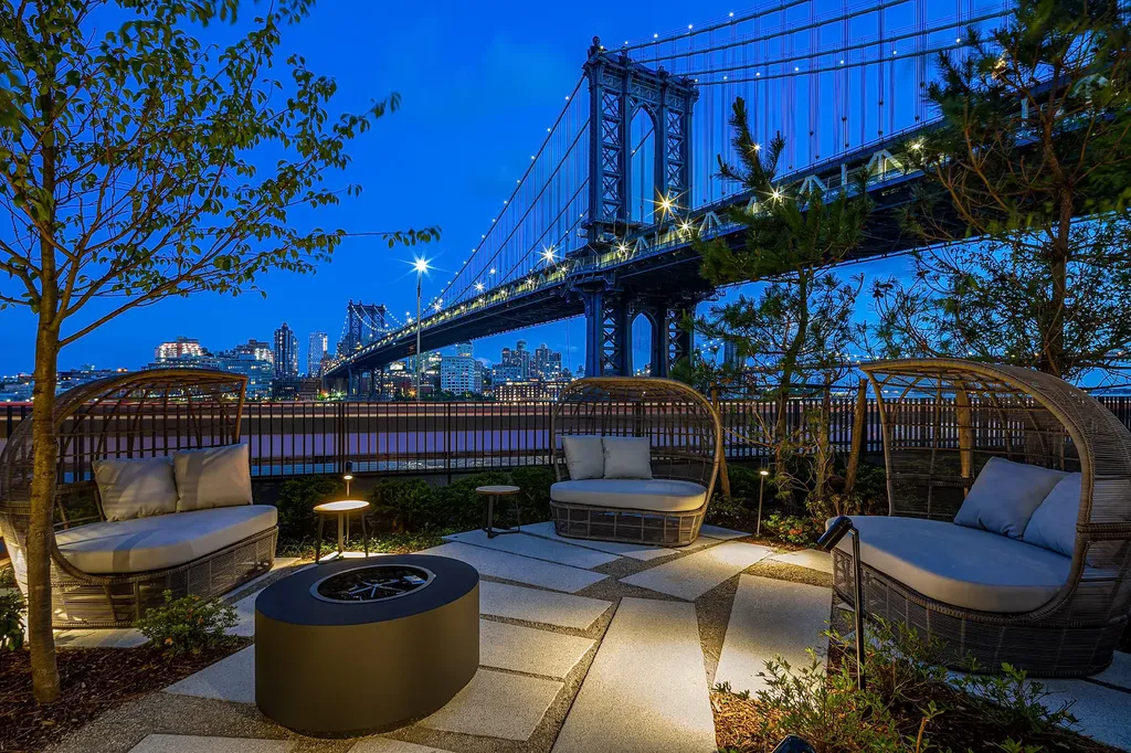 252 South Street New York City NY 10002