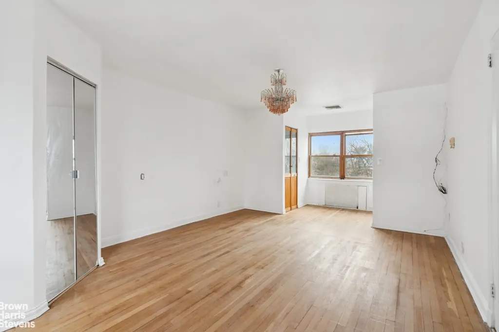 6015 Independence Avenue New York City NY 10471