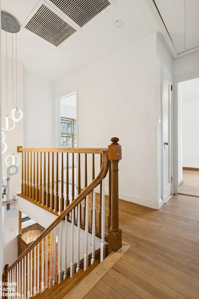 6015 Independence Avenue New York City NY 10471