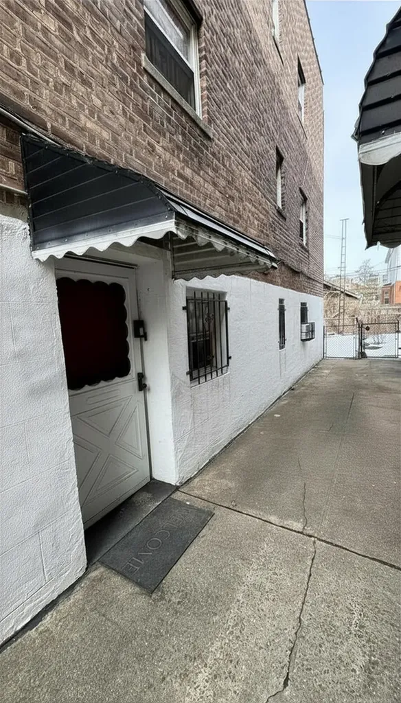 1718 Williamsbridge Road New York City NY 10461