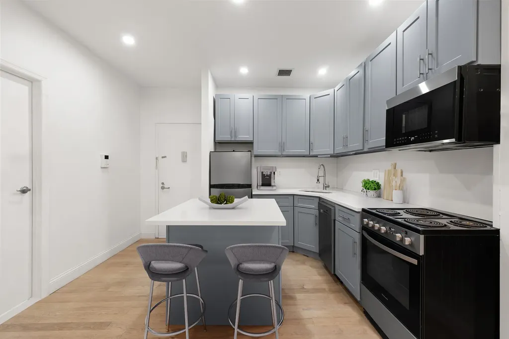 447 W 47th Street New York City NY 10036
