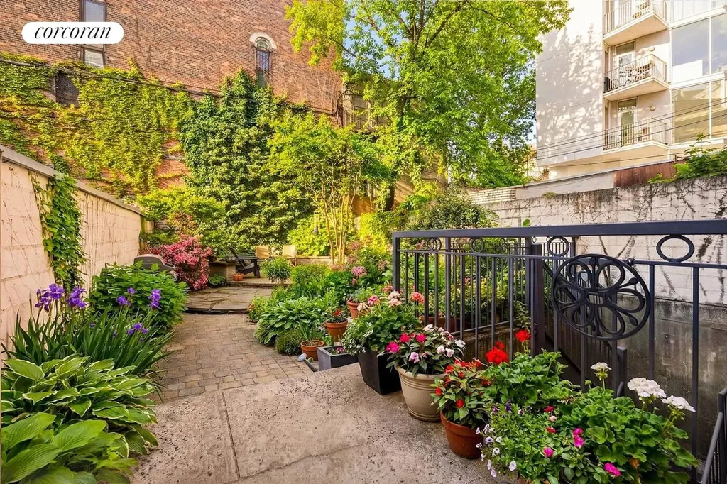 914 Pacific Street New York City NY 11238