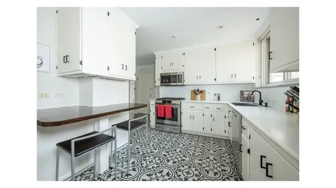 155 E 72nd Street New York City NY 10021