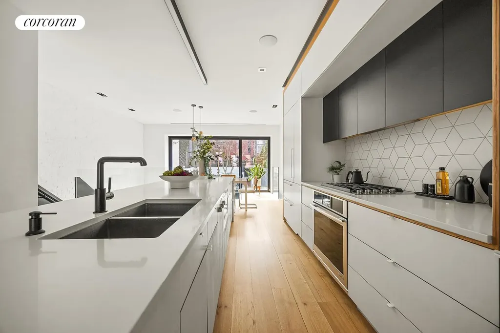 370 8th Street New York City NY 11215