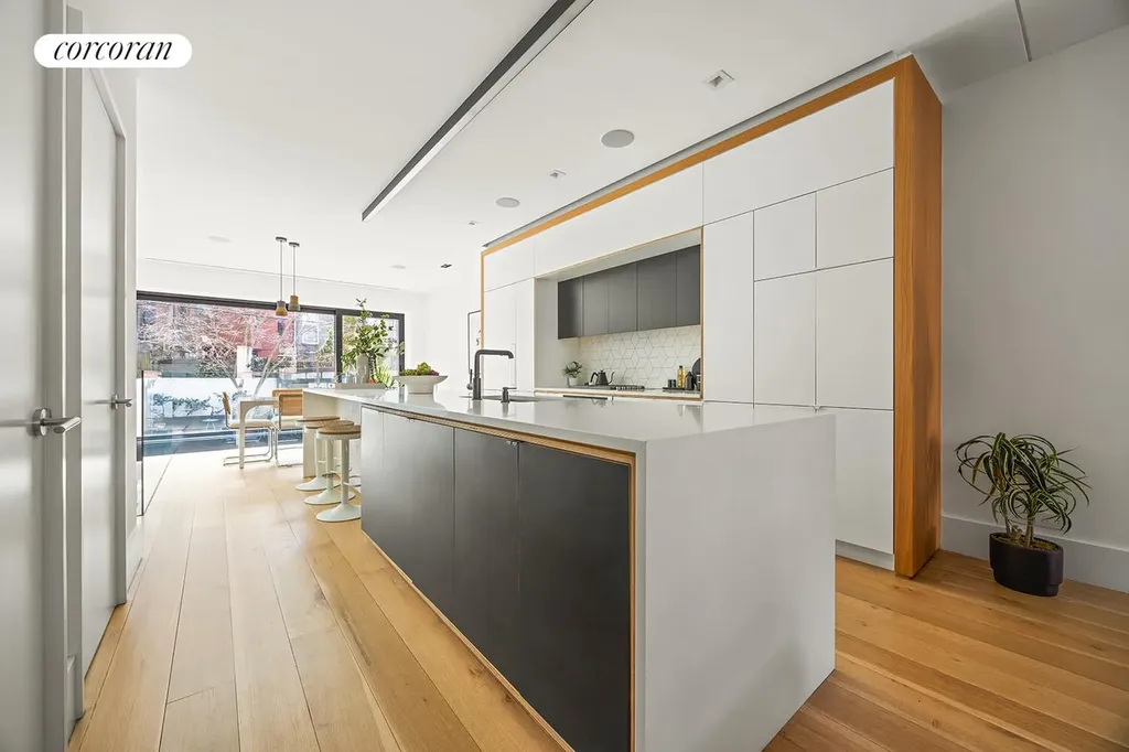 370 8th Street New York City NY 11215