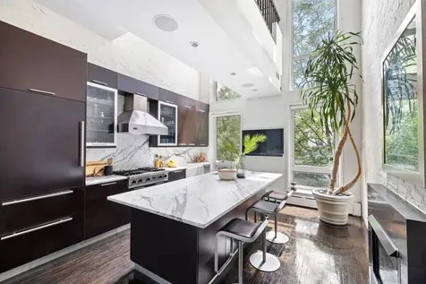 262 W 25th Street New York City NY 10001