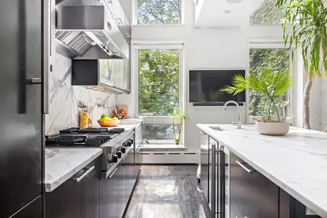 262 W 25th Street New York City NY 10001