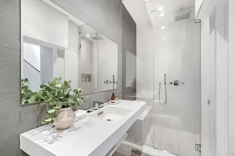 262 W 25th Street New York City NY 10001