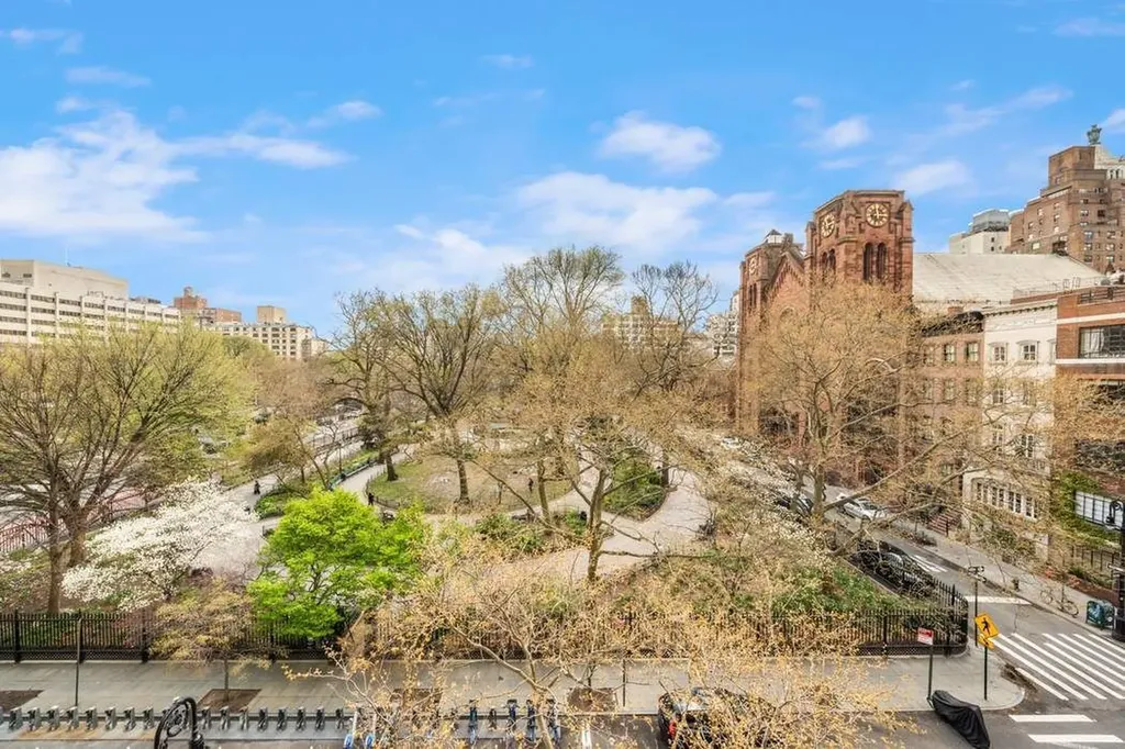 243 E 17th Street New York City NY 10003