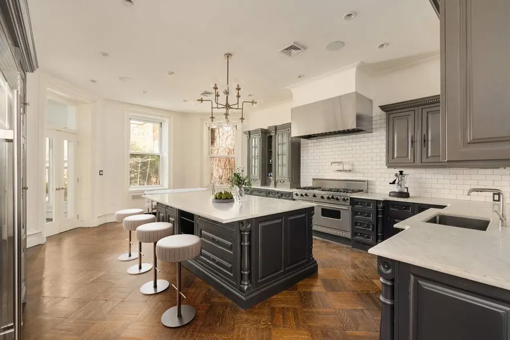 243 E 17th Street New York City NY 10003