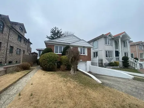64-34 Cloverdale Boulevard New York City NY 11364