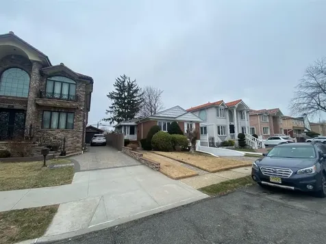 64-34 Cloverdale Boulevard New York City NY 11364