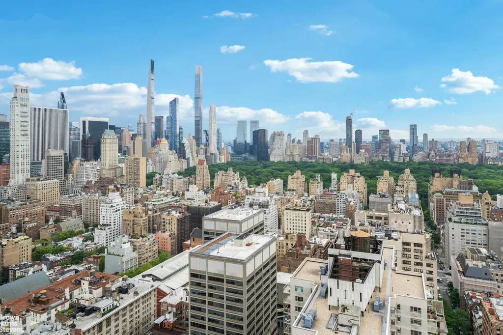 New York City NY, 200 E 69th Street, Unit 42A