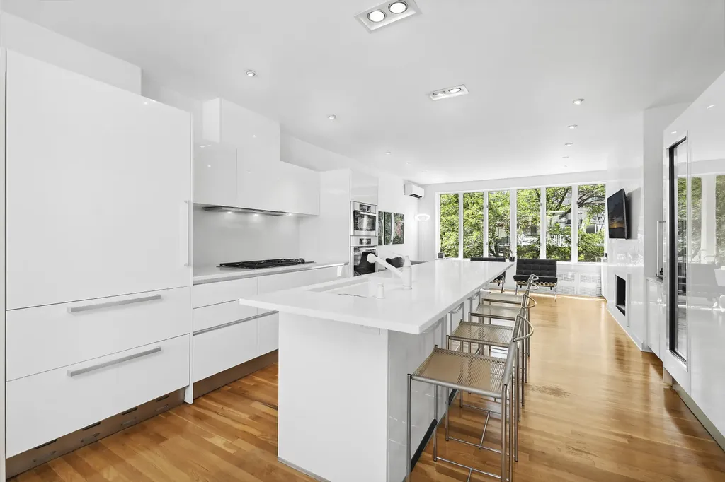 152 E 63rd Street New York City NY 10065