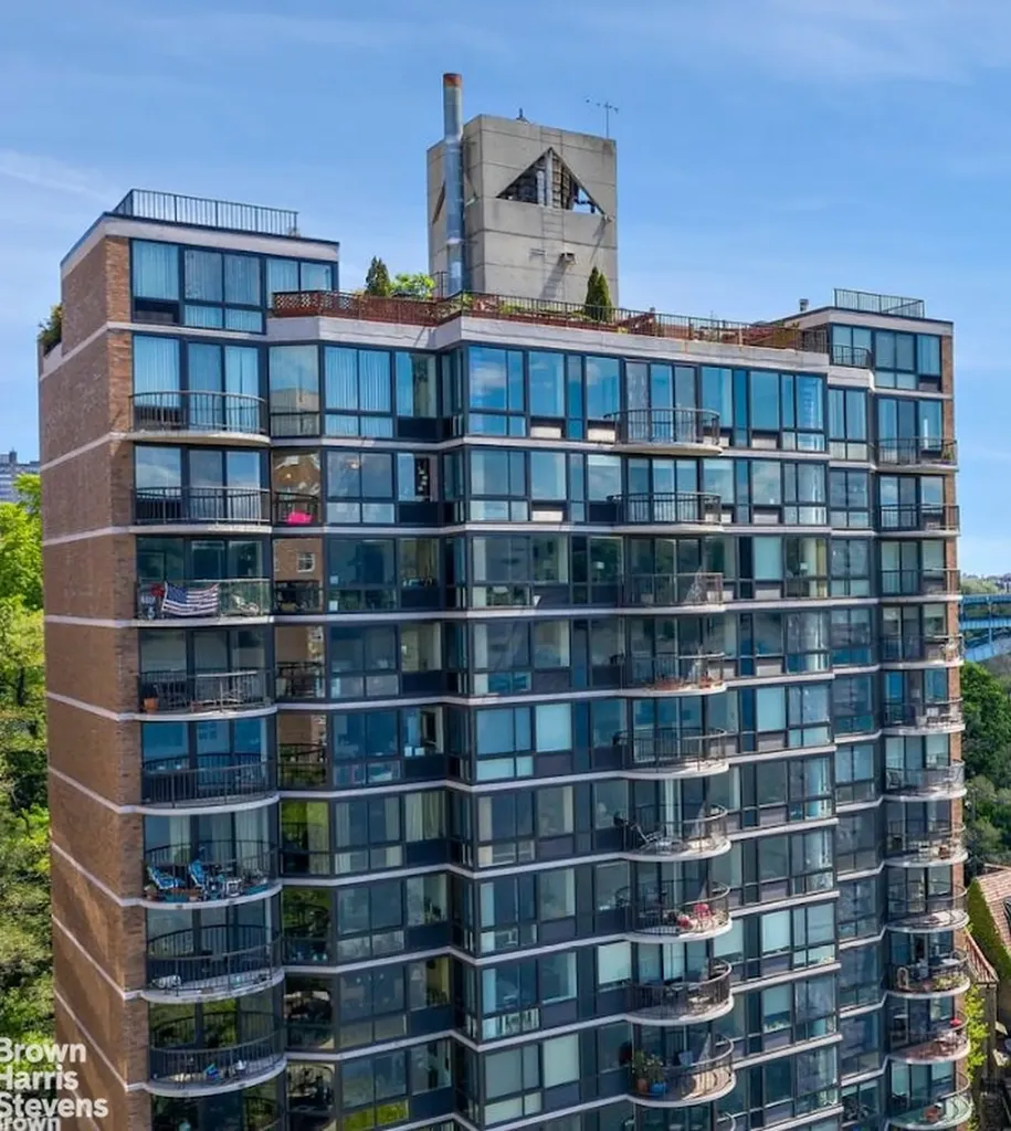 2521 Palisade Avenue New York City NY 10463