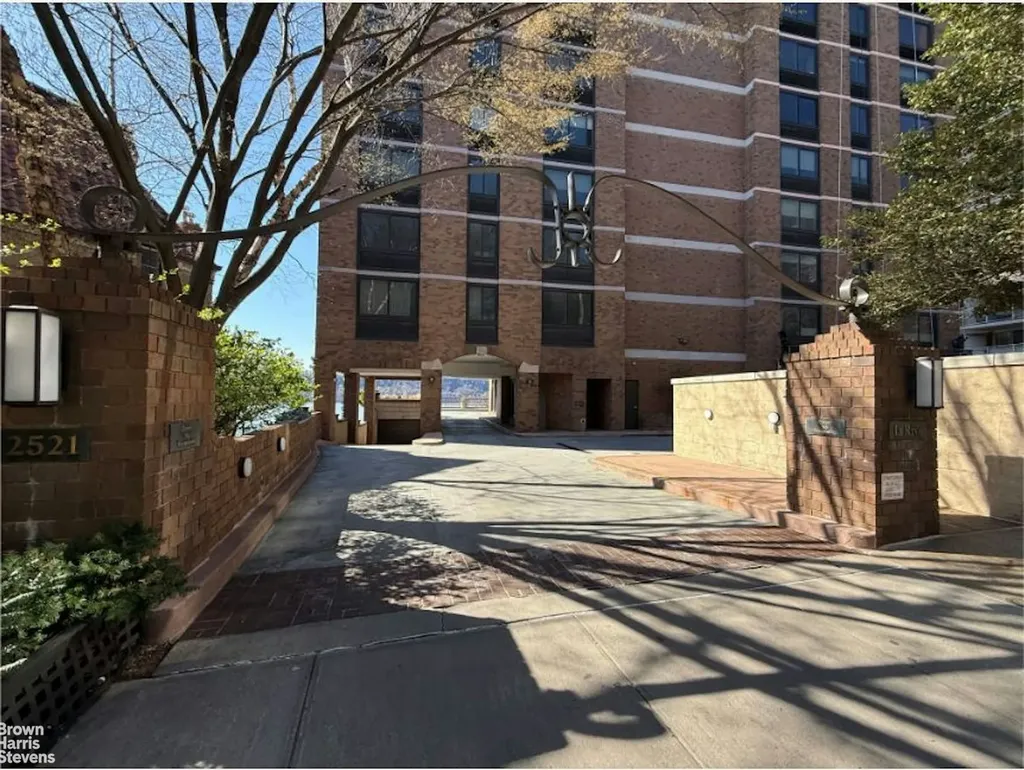 2521 Palisade Avenue New York City NY 10463