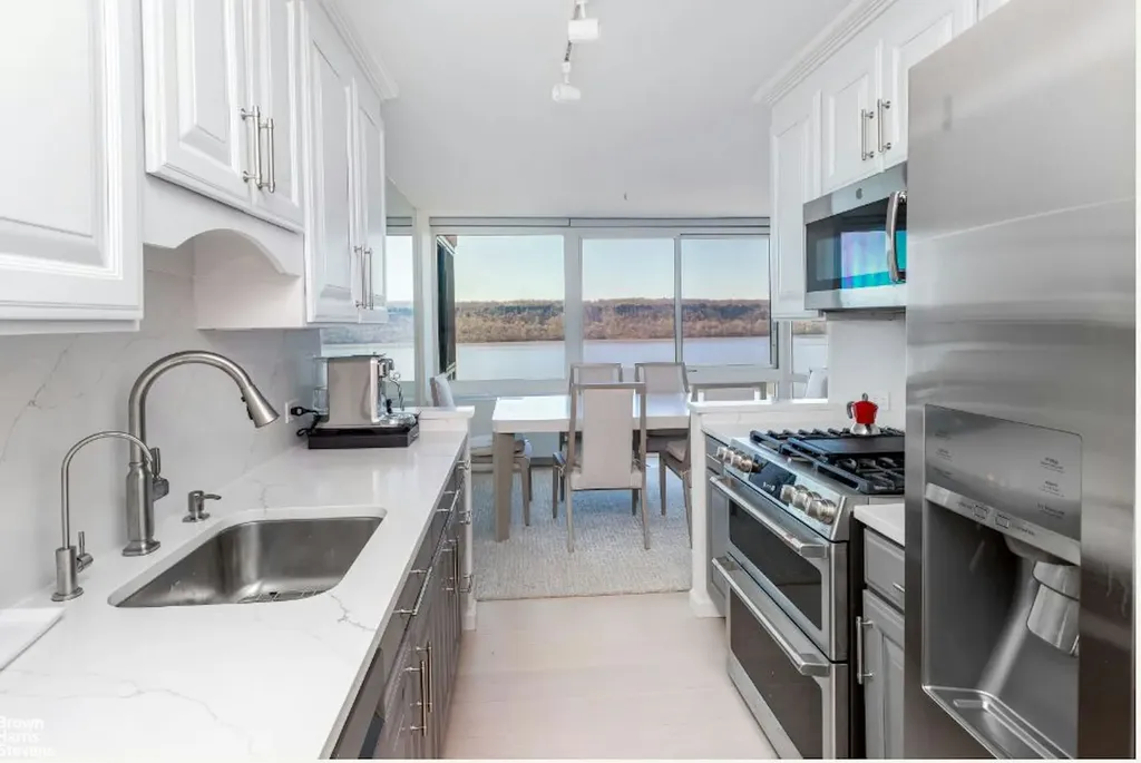 2521 Palisade Avenue New York City NY 10463