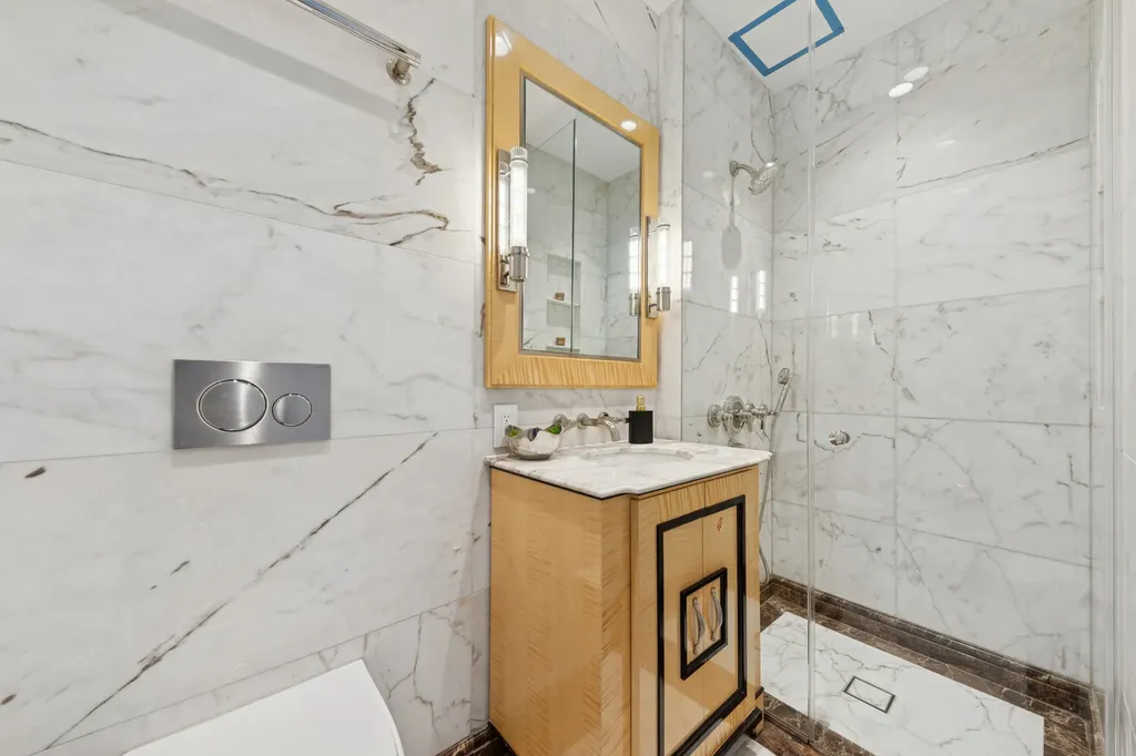 27 E 79th Street New York City NY 10075