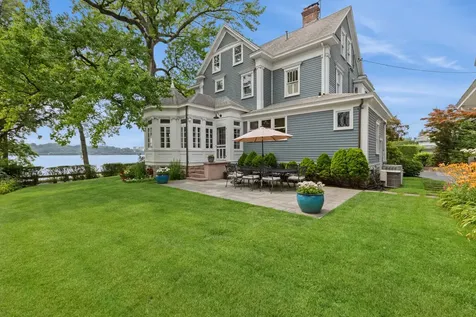 28 Shore Road New York City NY 11363