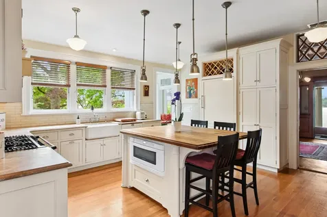 28 Shore Road New York City NY 11363