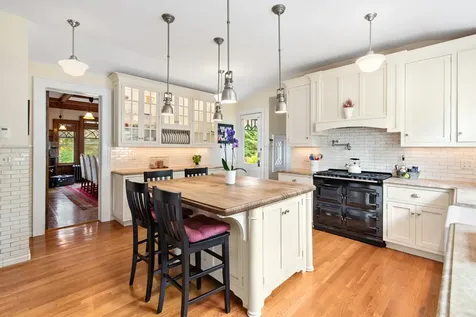 28 Shore Road New York City NY 11363