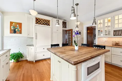 28 Shore Road New York City NY 11363