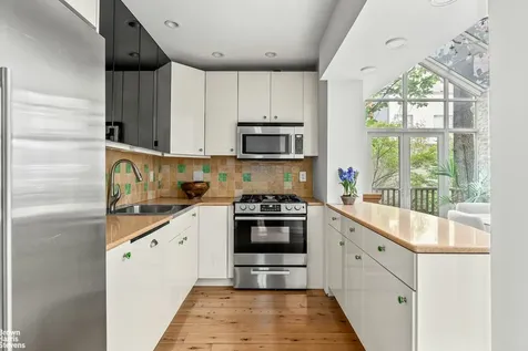 131 E 38th Street New York City NY 10016