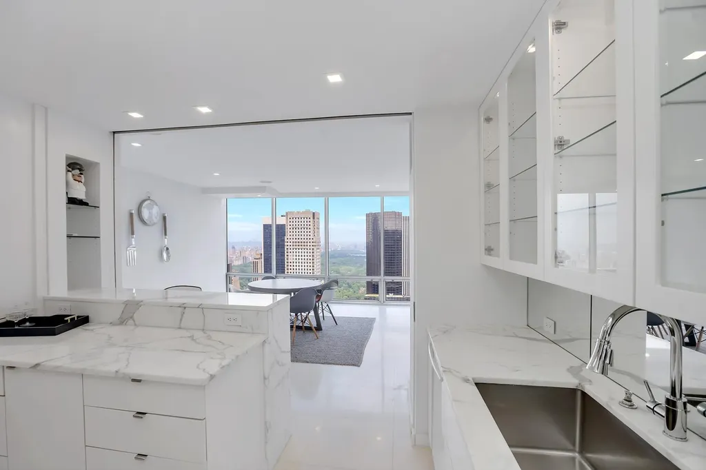 641 5th Avenue New York City NY 10022