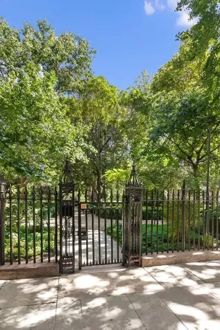 60 Gramercy Park N New York City NY 10010