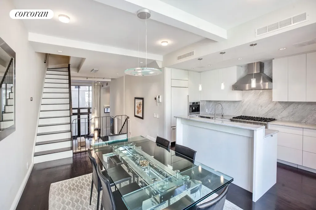New York City NY, 211 E 2nd Street, Unit 7