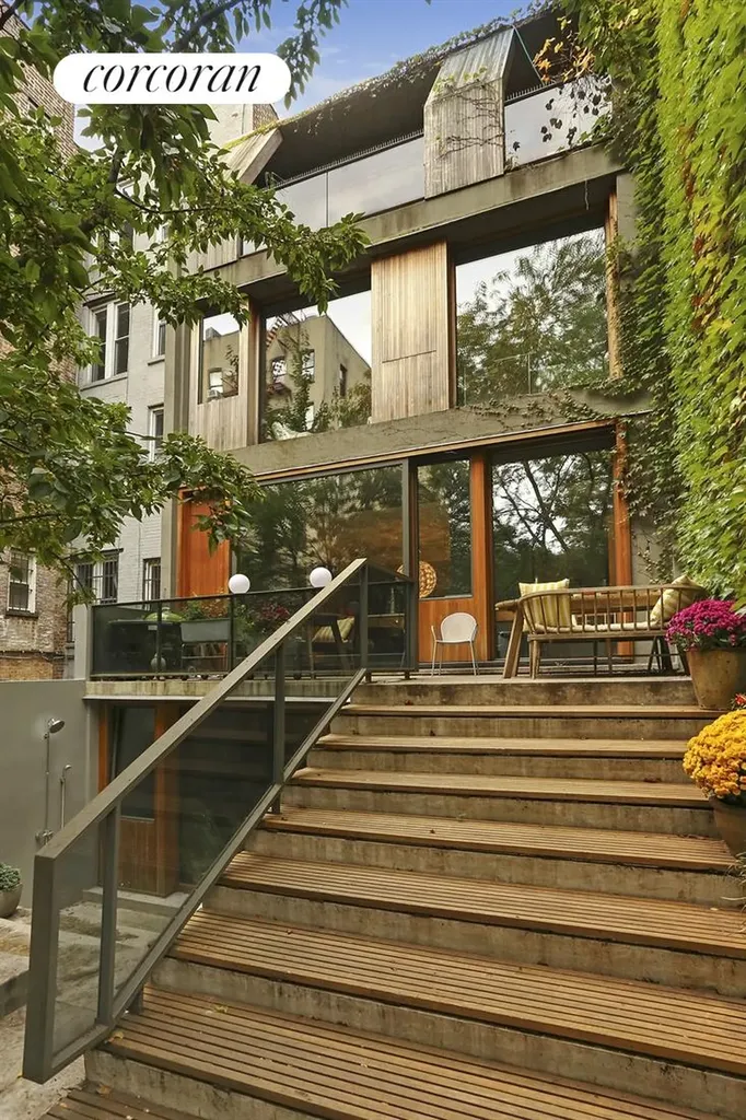 263 E 7th Street New York City NY 10009